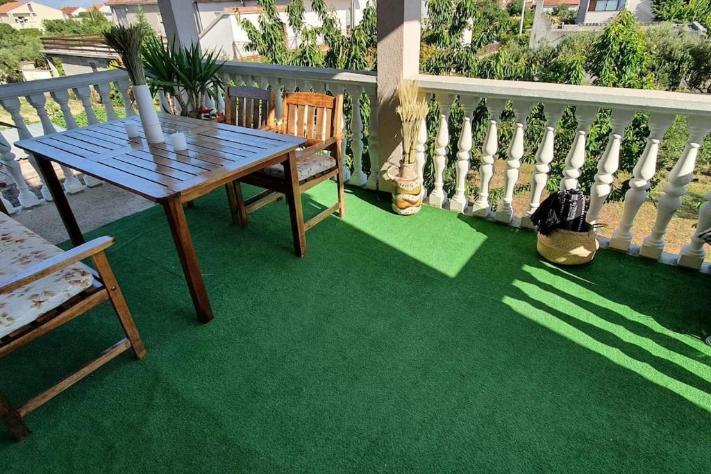 Three Bedroom Apartment Between Trogir And Split Kaštela Kültér fotó